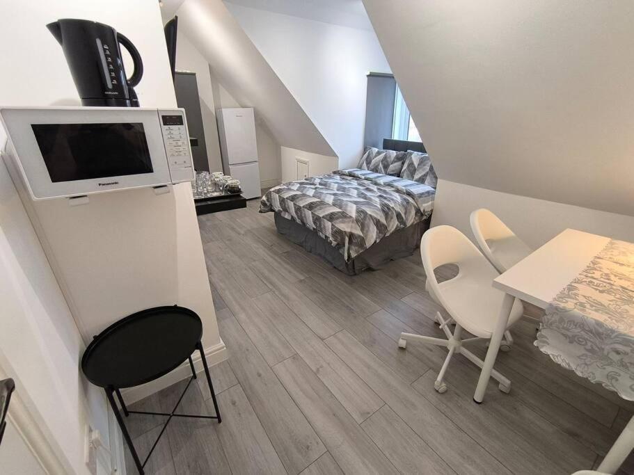 Studio Style Room, Near Tooting Broadway Station 런던 외부 사진